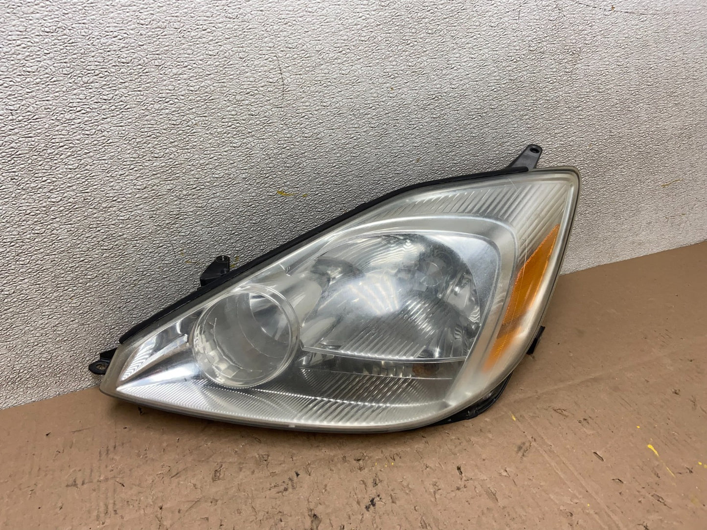 2004-2005 Toyota Sienna Left Driver LH Side Halogen Headlight Y0328 DW0