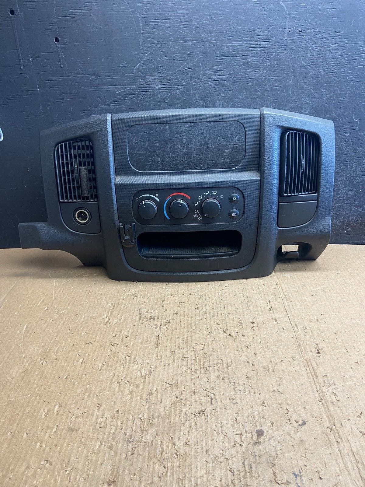 2002 to 2005 Dodge Ram Radio Climate Control Dash Air Vent Bezel Trim AF1521 DG0