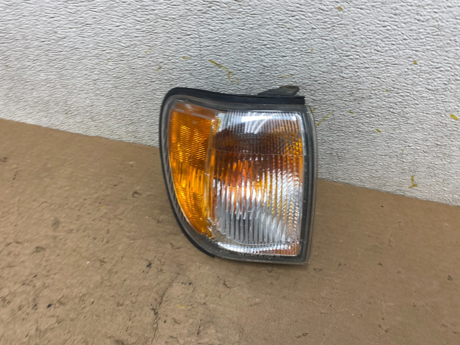 1999 to 2004 Nissan Pathfinder Passenger Corner Park Light Turn Signal P1448 DW1