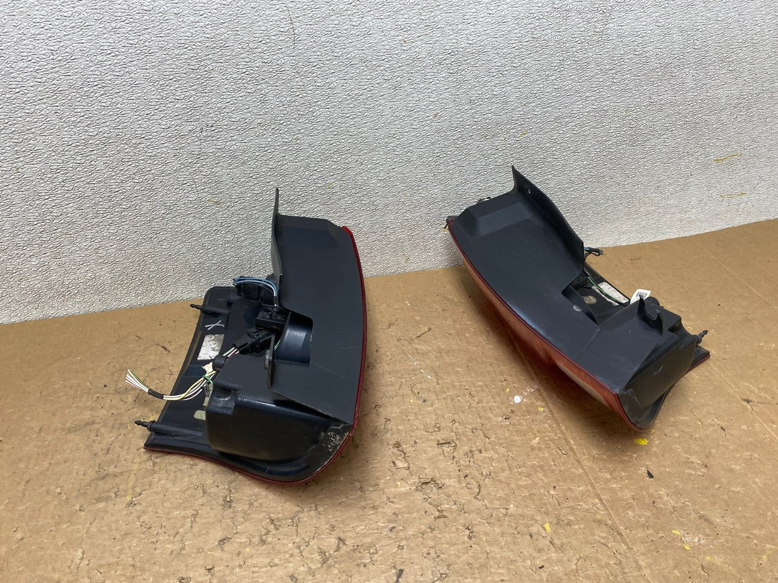 2011 to 2018 Dodge Grand Caravan Left+Right Tail Lights Led V8037 DW6