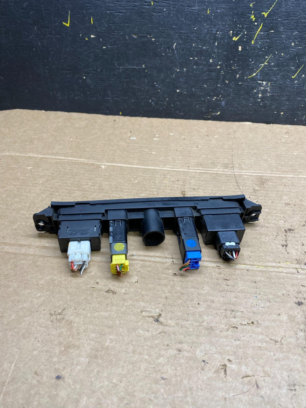 2006 - 2012 Kia Sedona Entourage Heated Seats ESC OFF Switches Panel W9462 DG3