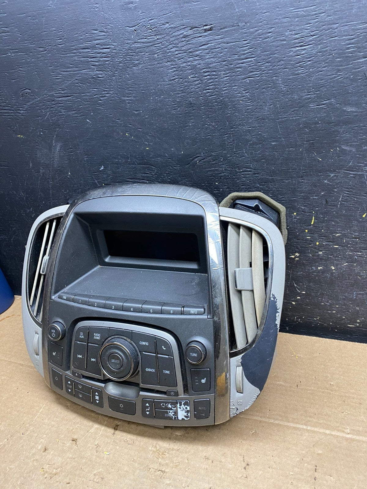 2010-2012 Buick Lacrosse Radio Climate Temperature Control Panel W9552 DG2