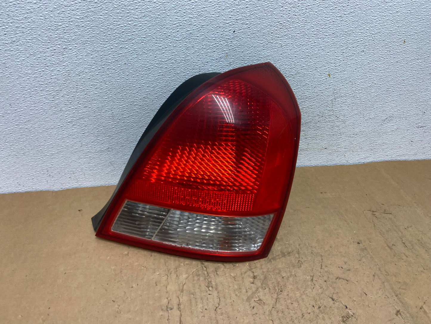 2001 2002 2003 Hyundai Elantra Right Passenger Rh Tail Light AD1409 LK0