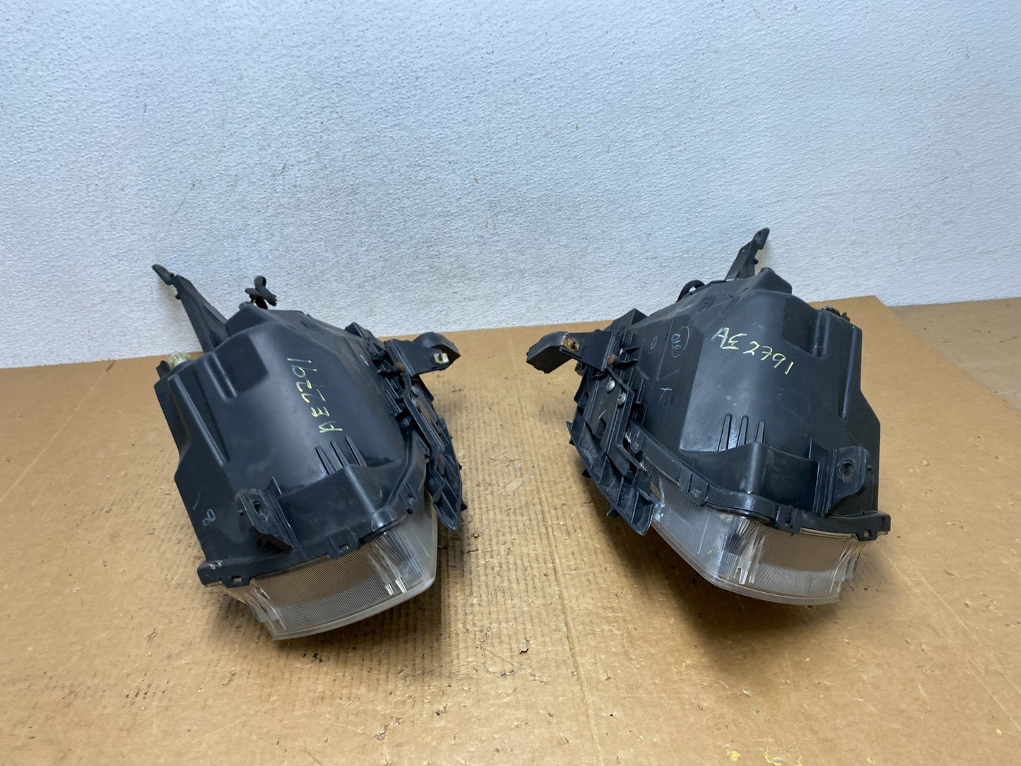 2011 to 2015 Chevrolet Cruze Halogen Left+Right Set Headlights AE2791 DW10