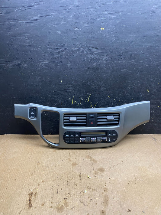 2005 to 2010 Honda Odyssey  Radio Climate Control Dash Trim Bezel Z4583 DG0