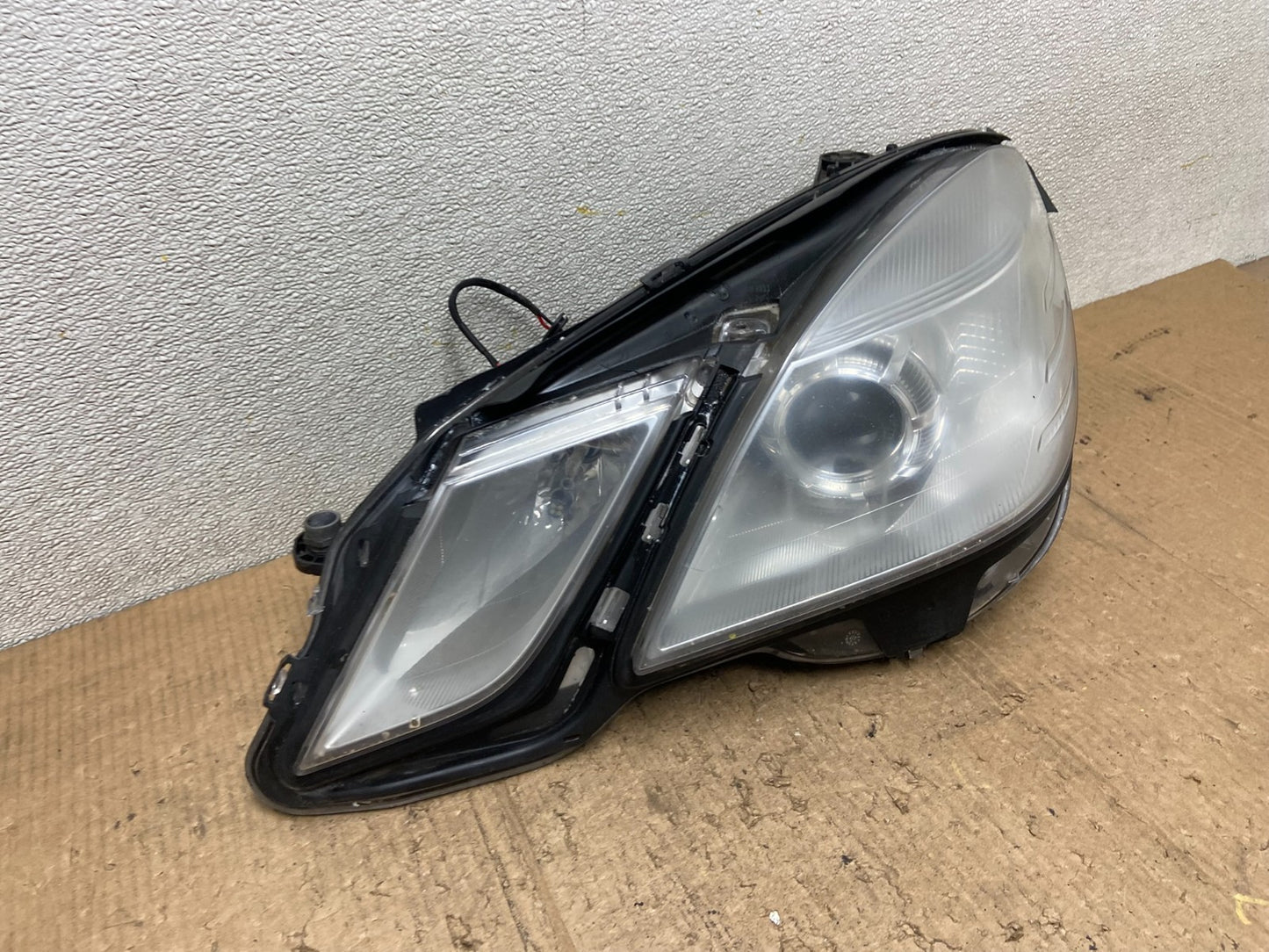 2010-2013 Mercedes E Class E350 E550 Left Driver LH Halogen Headlight AA8482 DW2
