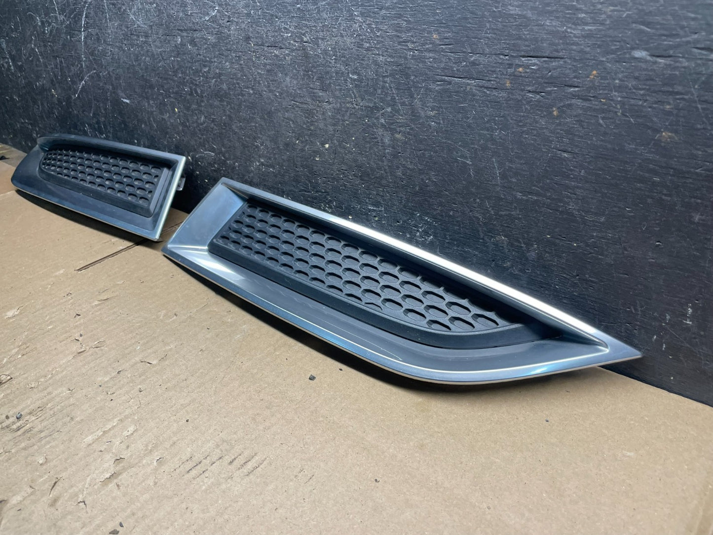 2013 2014 2015 GMC Acadia Front Left+Right Set Grille Bezel Bumper Oem V8774 DG2