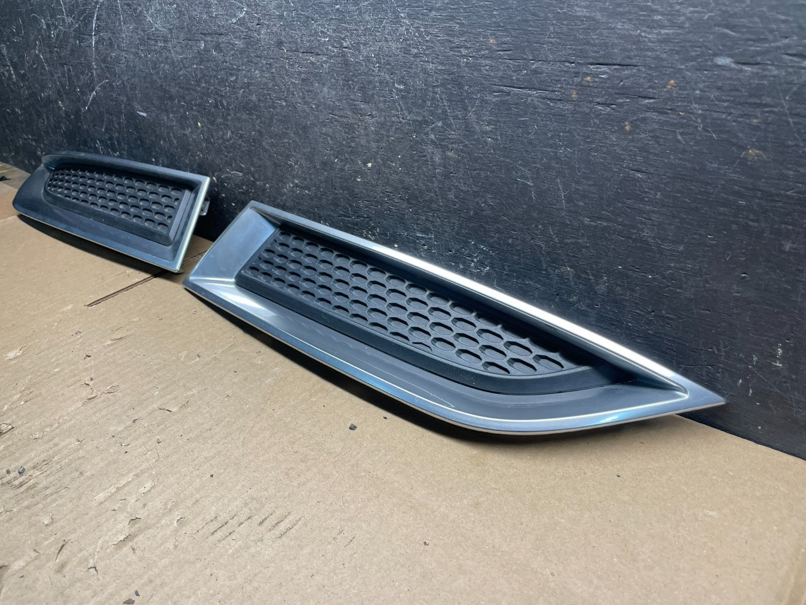 2013 2014 2015 GMC Acadia Front Left+Right Set Grille Bezel Bumper Oem V8774 DG2