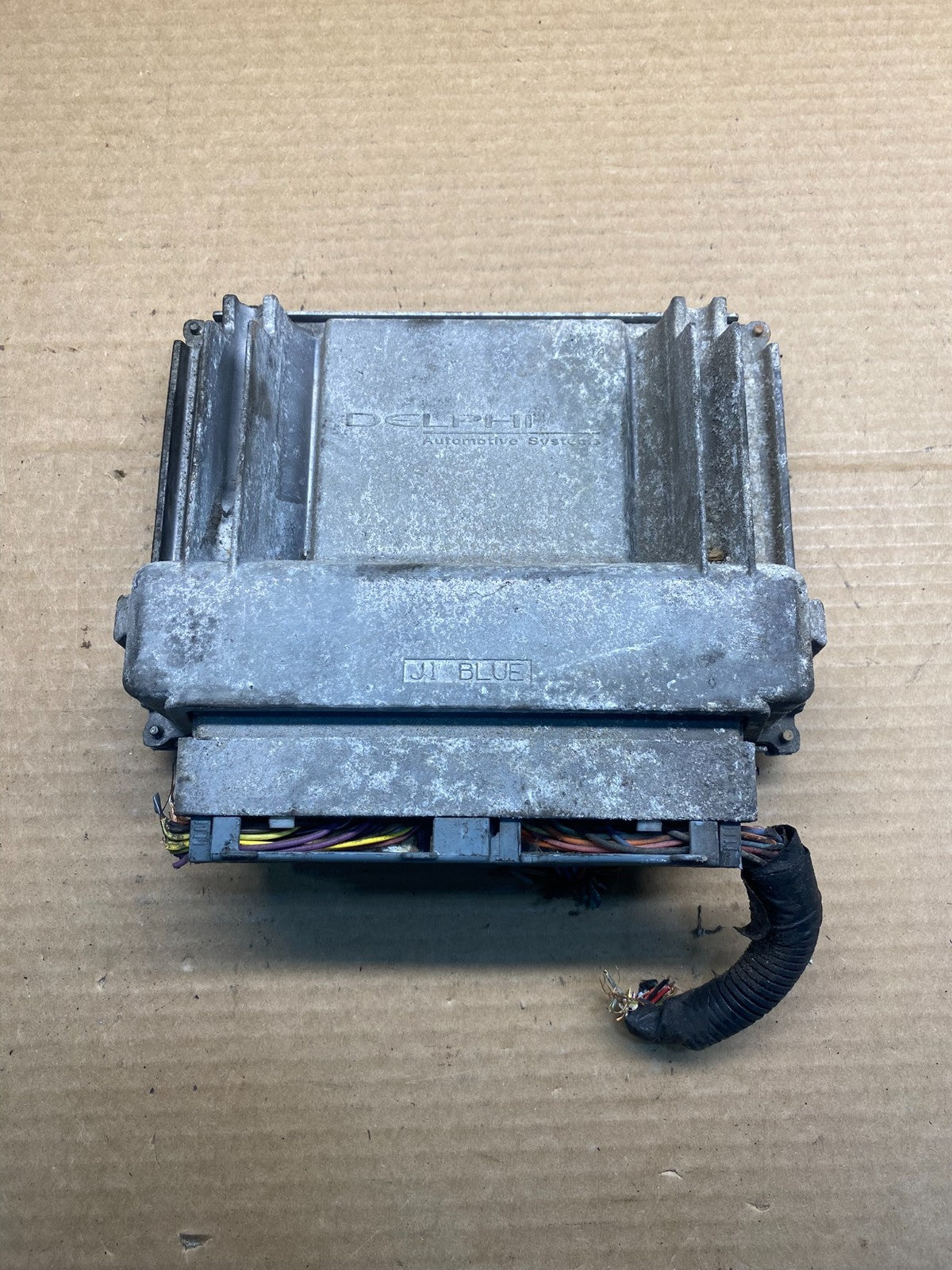 2001-2002 Silverado Tahoe Engine Computer Module 12200411 ECM ECU AF6799 DW1