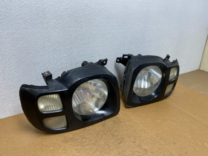2002 2003 2004 Nissan Xterra Left+Right Side Headlights AE0510 DW2
