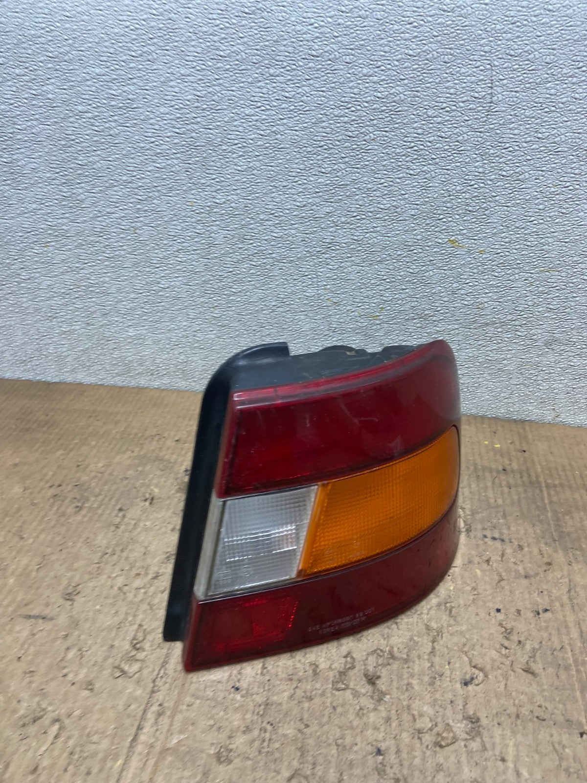 1994 to 1995 Hyundai Elantra Right Passenger Side Tail Light AA8568 DG2