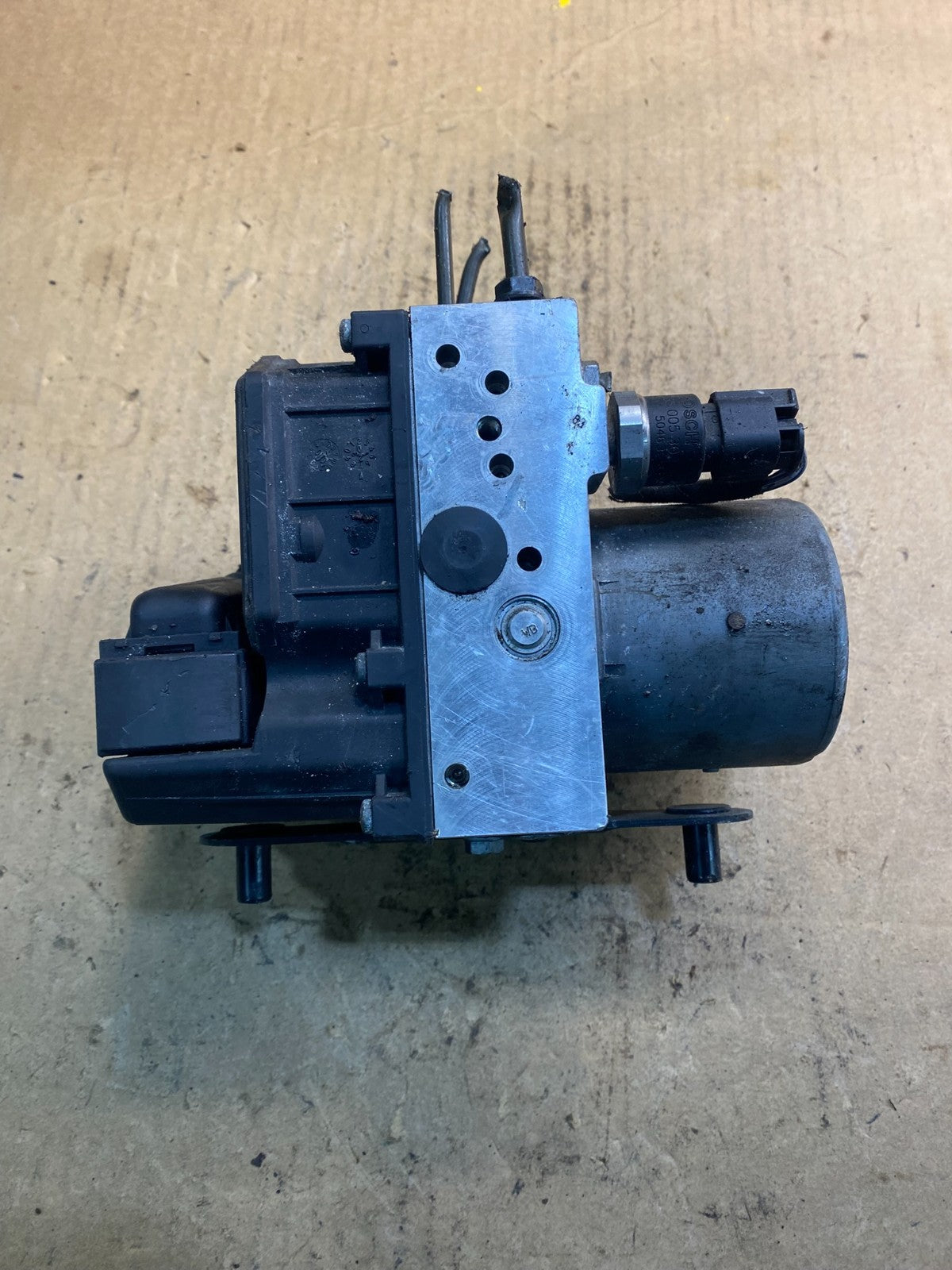 2004 BMW E65 745LI ABS Anti Lock Brake Pump Module 6766847 6766845 Z2404 PS5