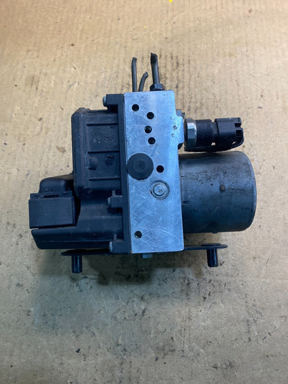 2004 BMW E65 745LI ABS Anti Lock Brake Pump Module 6766847 6766845 Z2404 PS5
