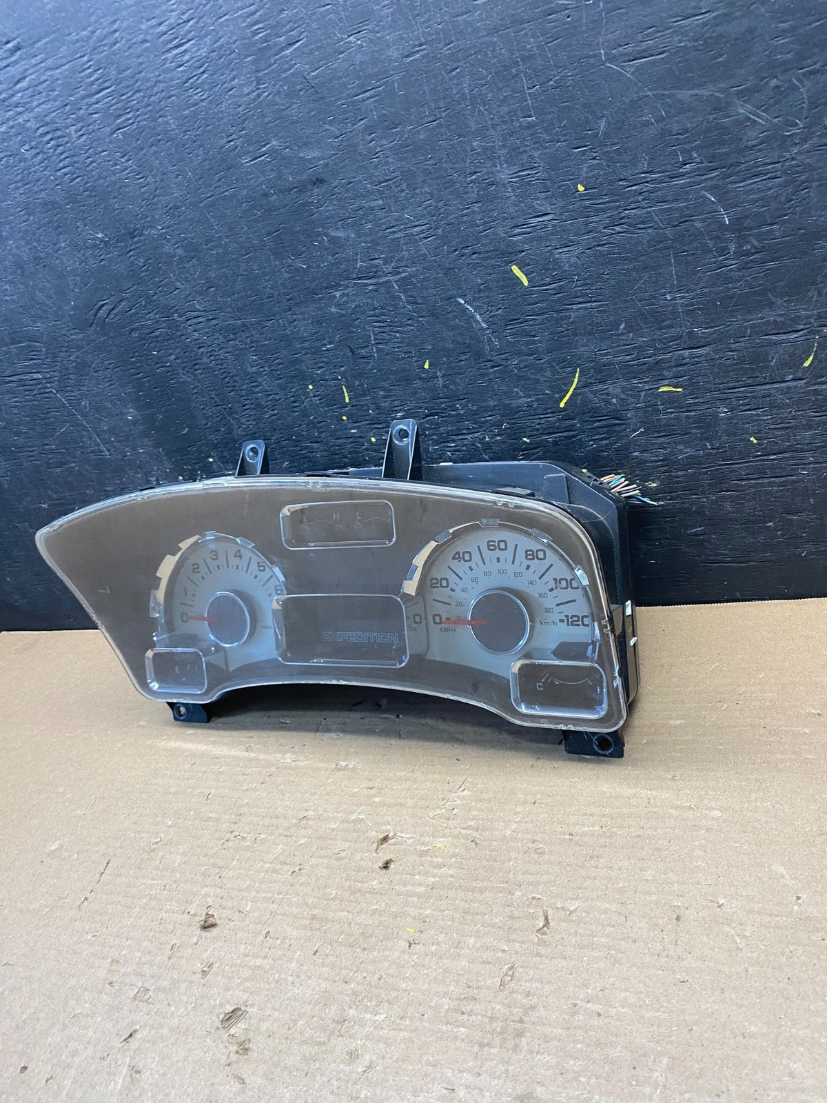 2007 2008 Ford  Expedition Speedometer Cluster Gauge OEM s6529 DG1