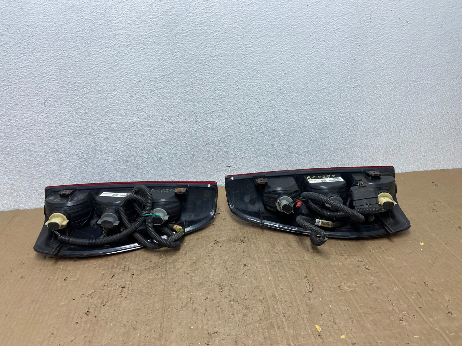 2004 to 2012 Chevrolet Colorado GMC Canyon Left+Right Set Tail Lights AC0272 DW5