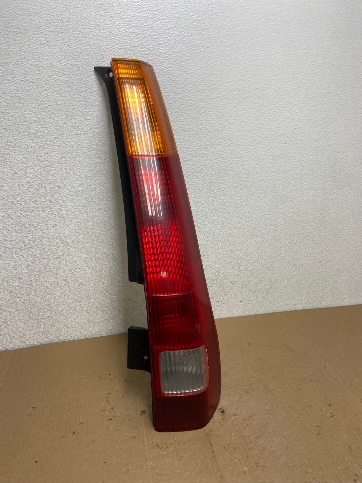 2002 - 2004 Honda Crv Cr-v Right Passenger Rh Side Tail Light AC5984 LK2