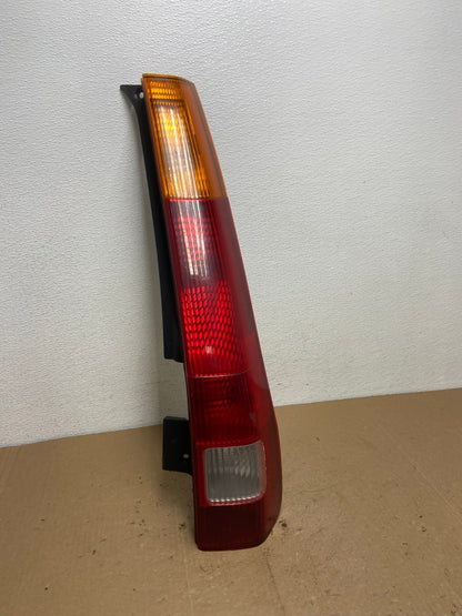2002 - 2004 Honda Crv Cr-v Right Passenger Rh Side Tail Light AC5984 LK2