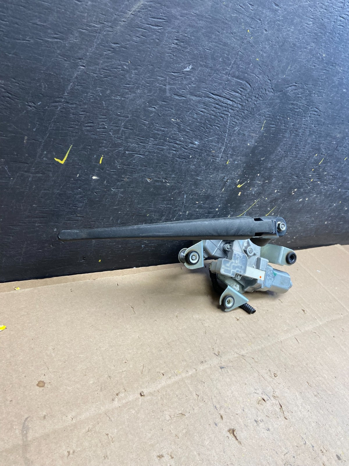 2009 to 2014 Nissan Cube Rear Wiper Motor U4703 DG2