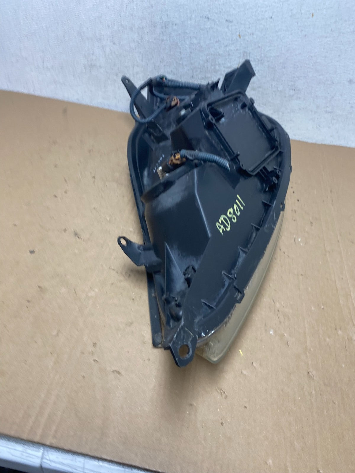 2004-2005 Toyota Sienna Right Passenger Halogen Headlight AD8011 DW8