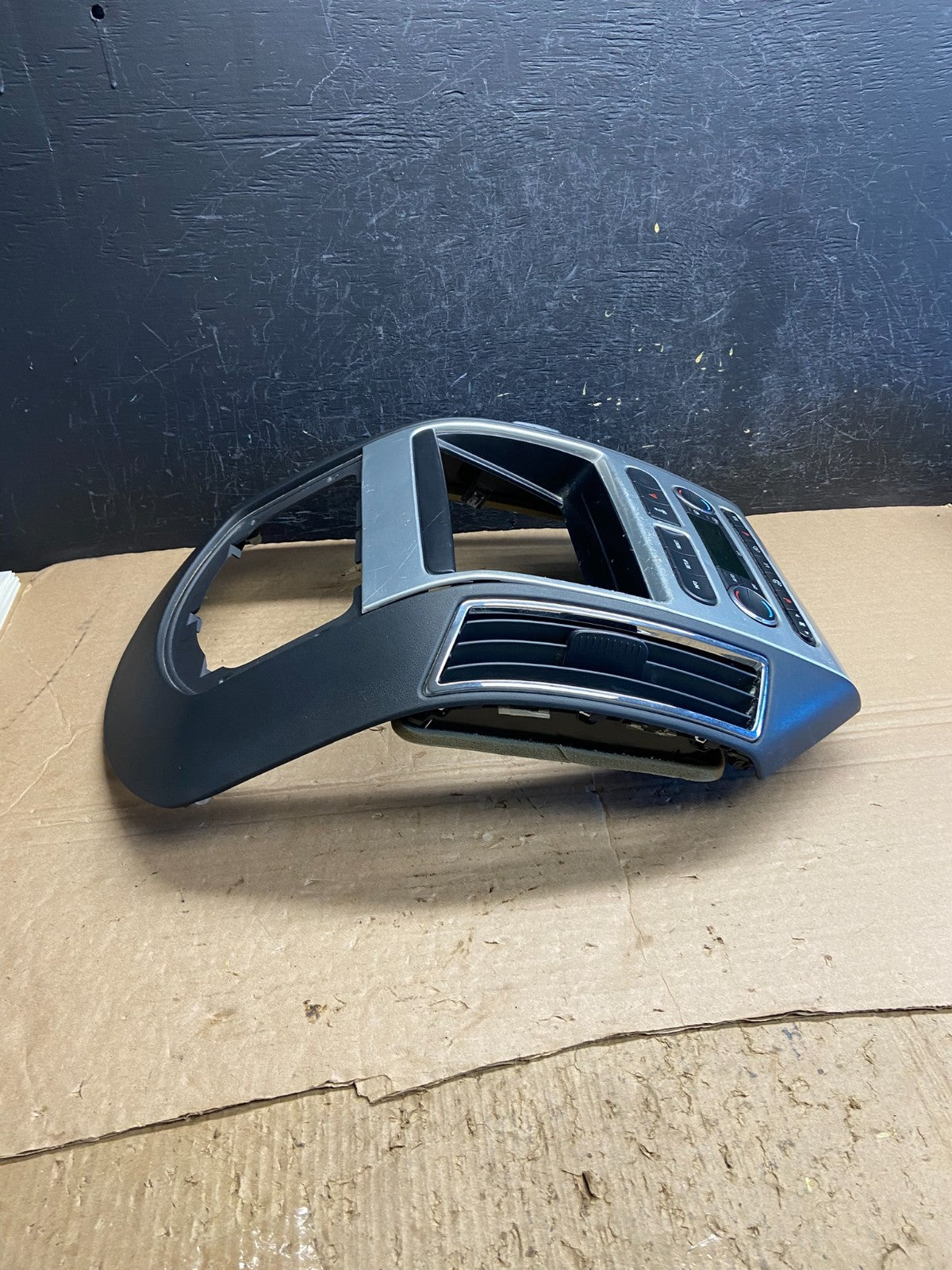 2007 - 2010 Ford Edge Heater Climate Control Radio Control Dash Bezel AF2008 DW1