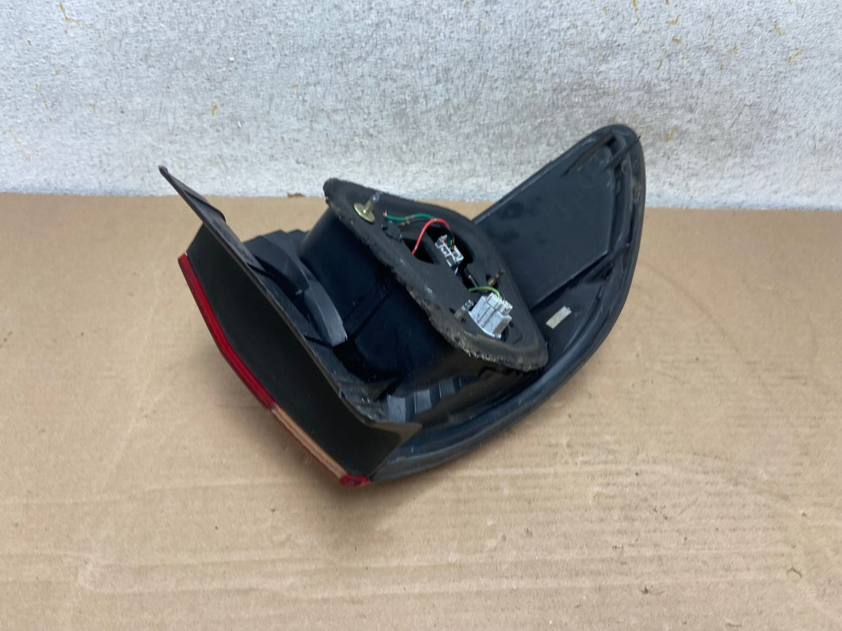 1998 to 2000 Honda Accord Sedan 4door Right RH Side Tail Light AH9412 LK4