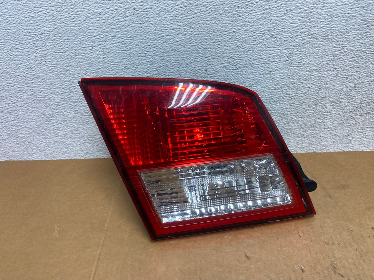 2002 - 2004 Infiniti i35 Inner Left Driver LH Side Tail Light AE0480 LK0