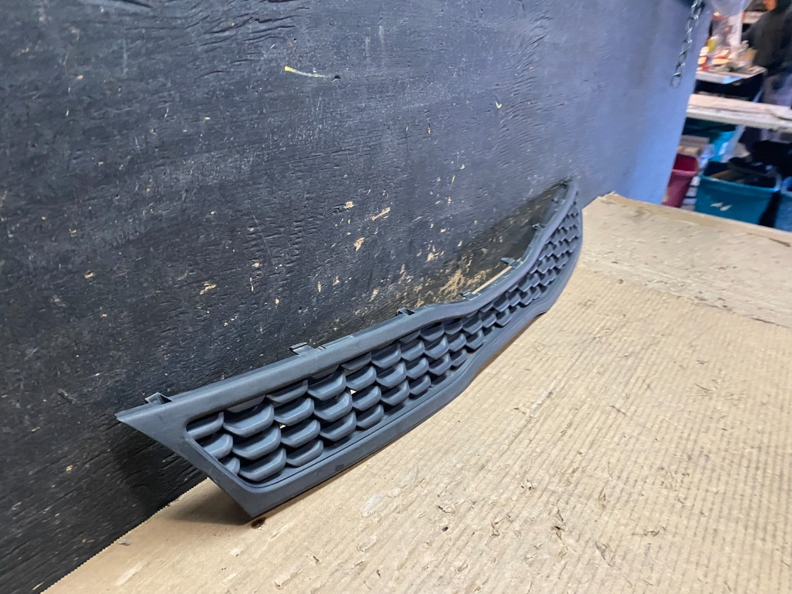 2016 to 2017 Kia Rio Front Grille Grill 863501W710 V9244 DG2