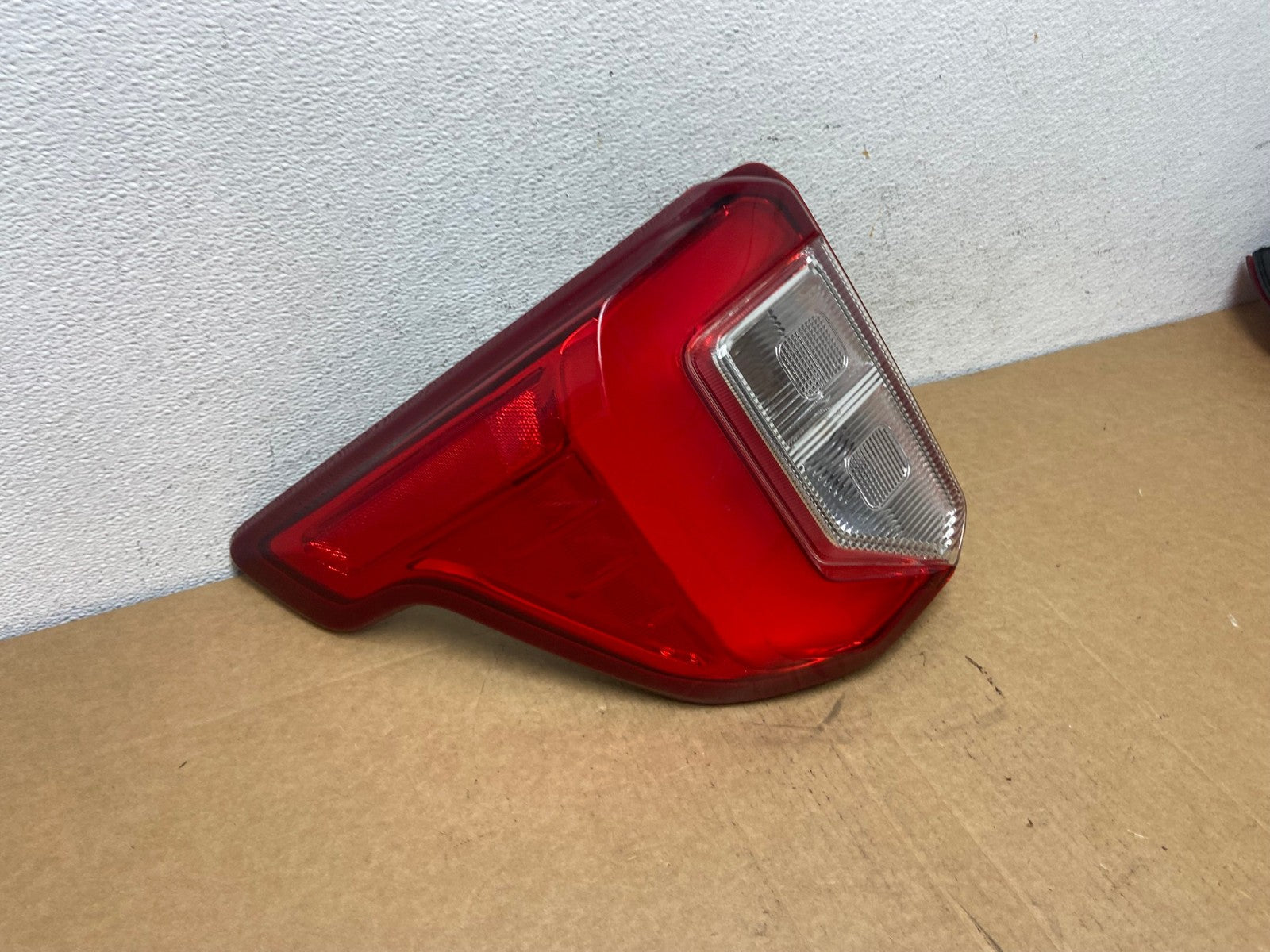 2020 2021 2022 2023 Ford Explorer Left Driver Lh Side Tail light AD5405 LK2
