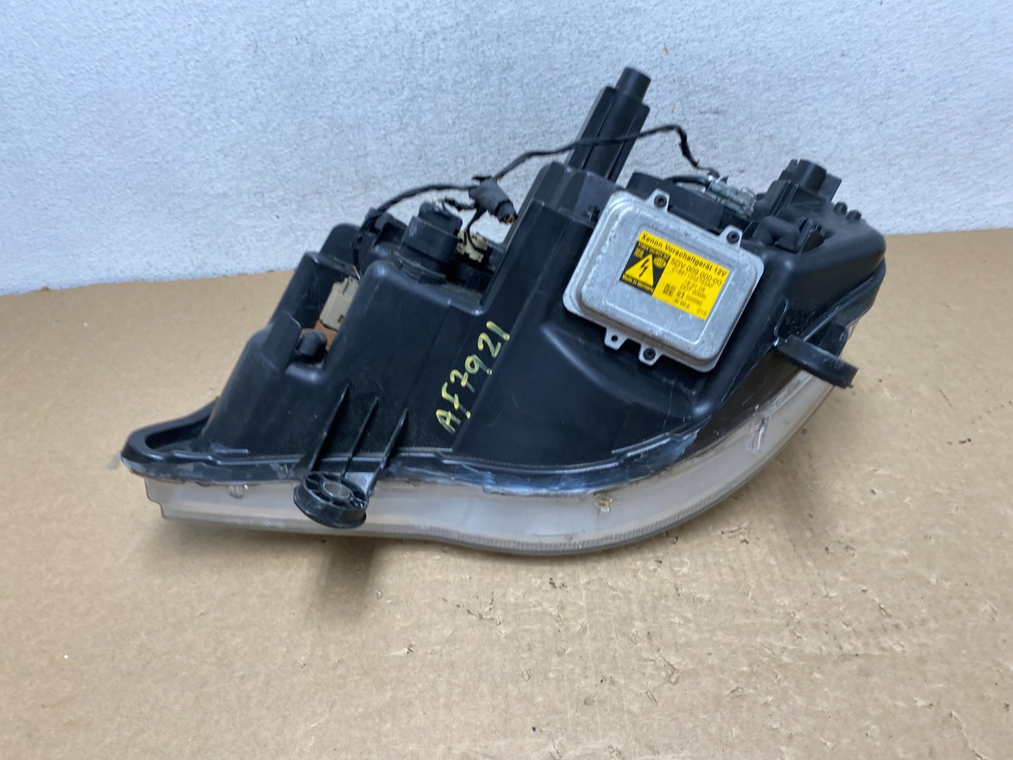 2008 to 2016 Chrysler Town and Country Right Passenger Xenon Headlight AF7921 DW7