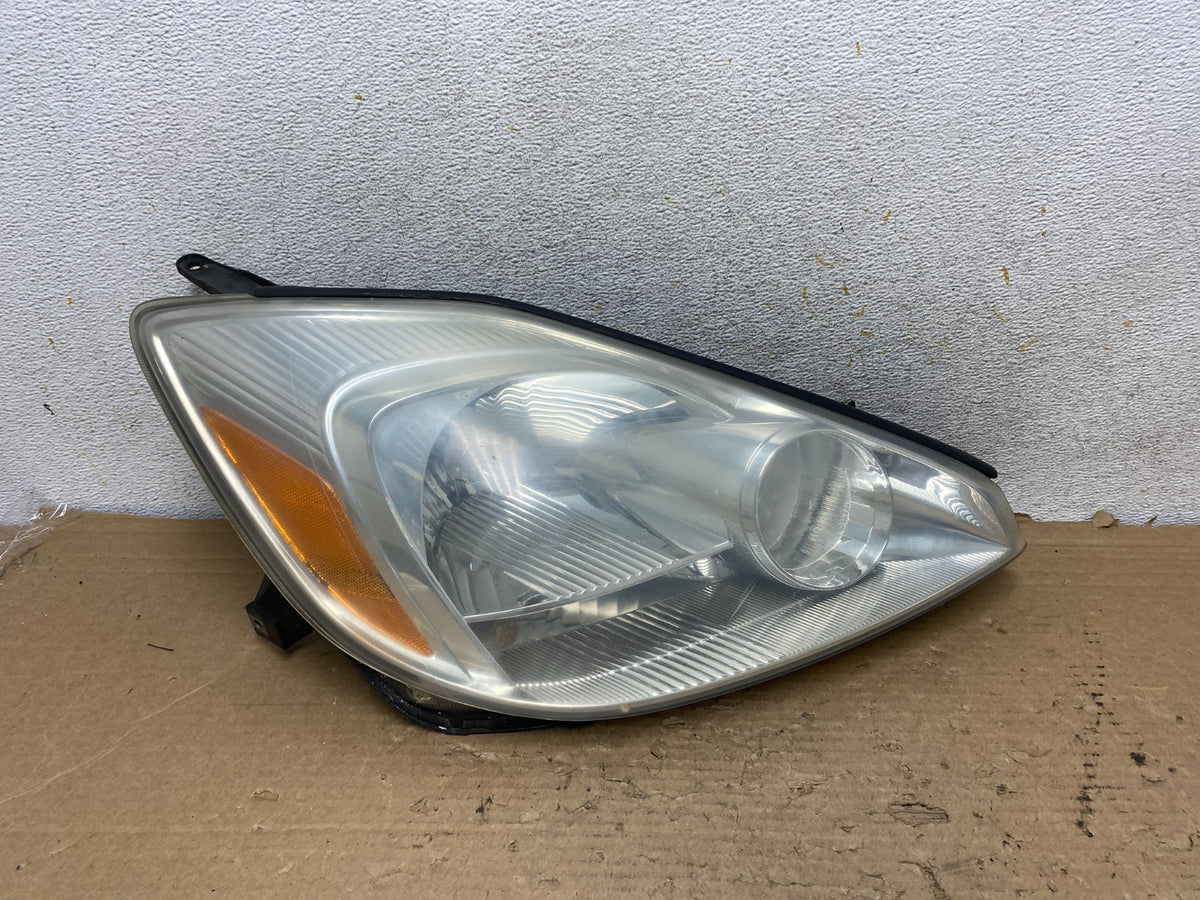 2004-2005 Toyota Sienna Right Passenger Halogen Headlight AH9224 DW0
