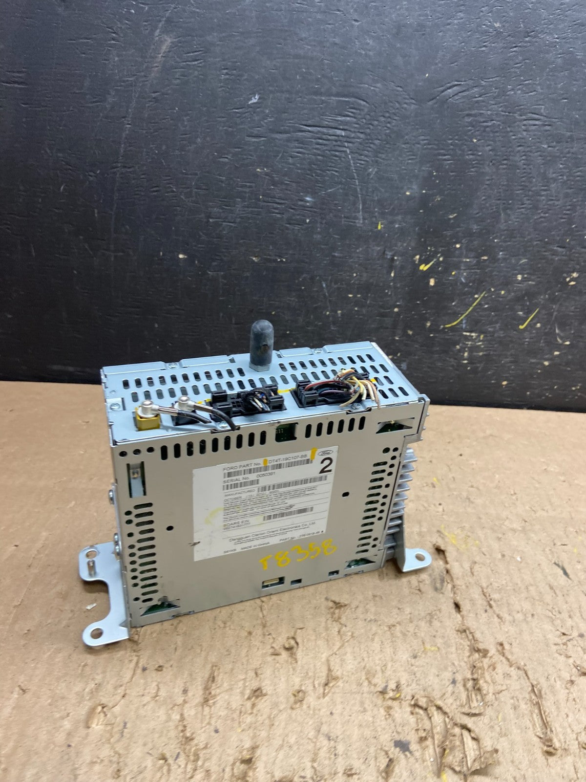 2013 to 2014 Ford Edge AM/FM Radio Reciever OEM t8358 DG4