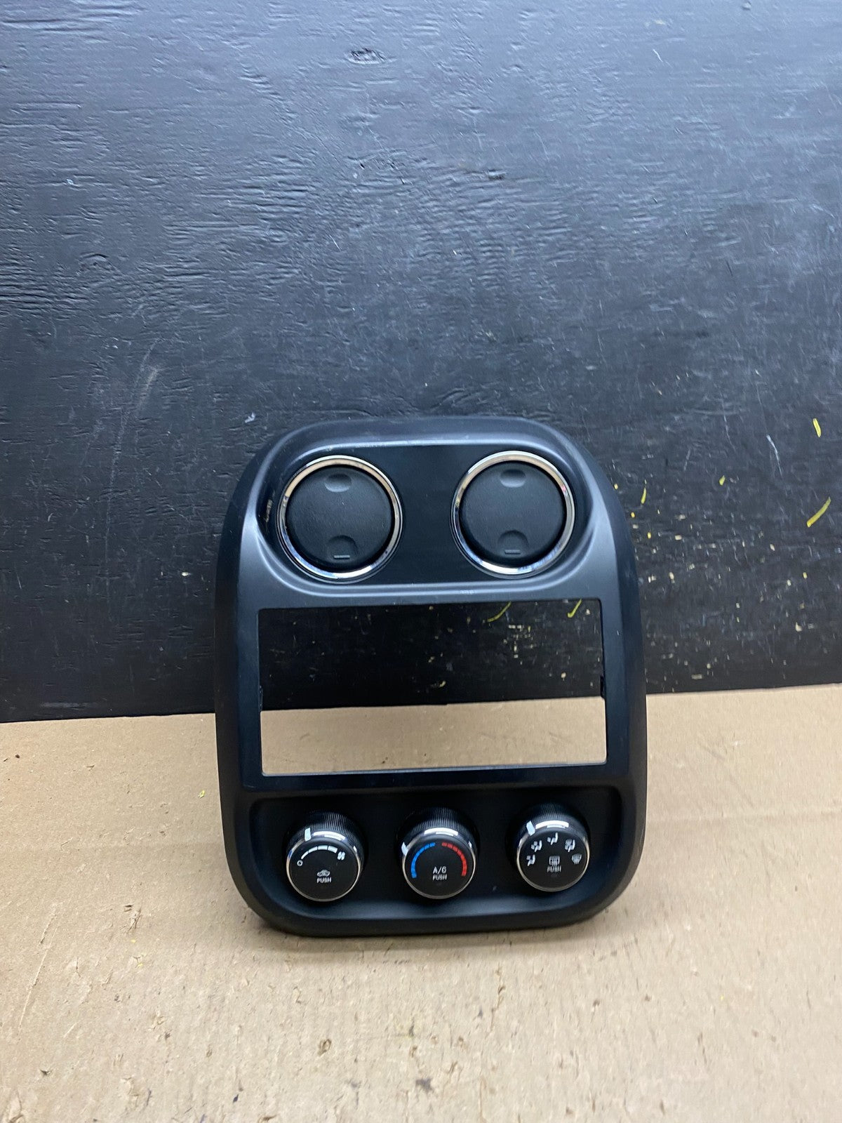 2011 to 2017 Jeep Compass Dash Climate Temperature Control Radio Bezel T4964 DG0