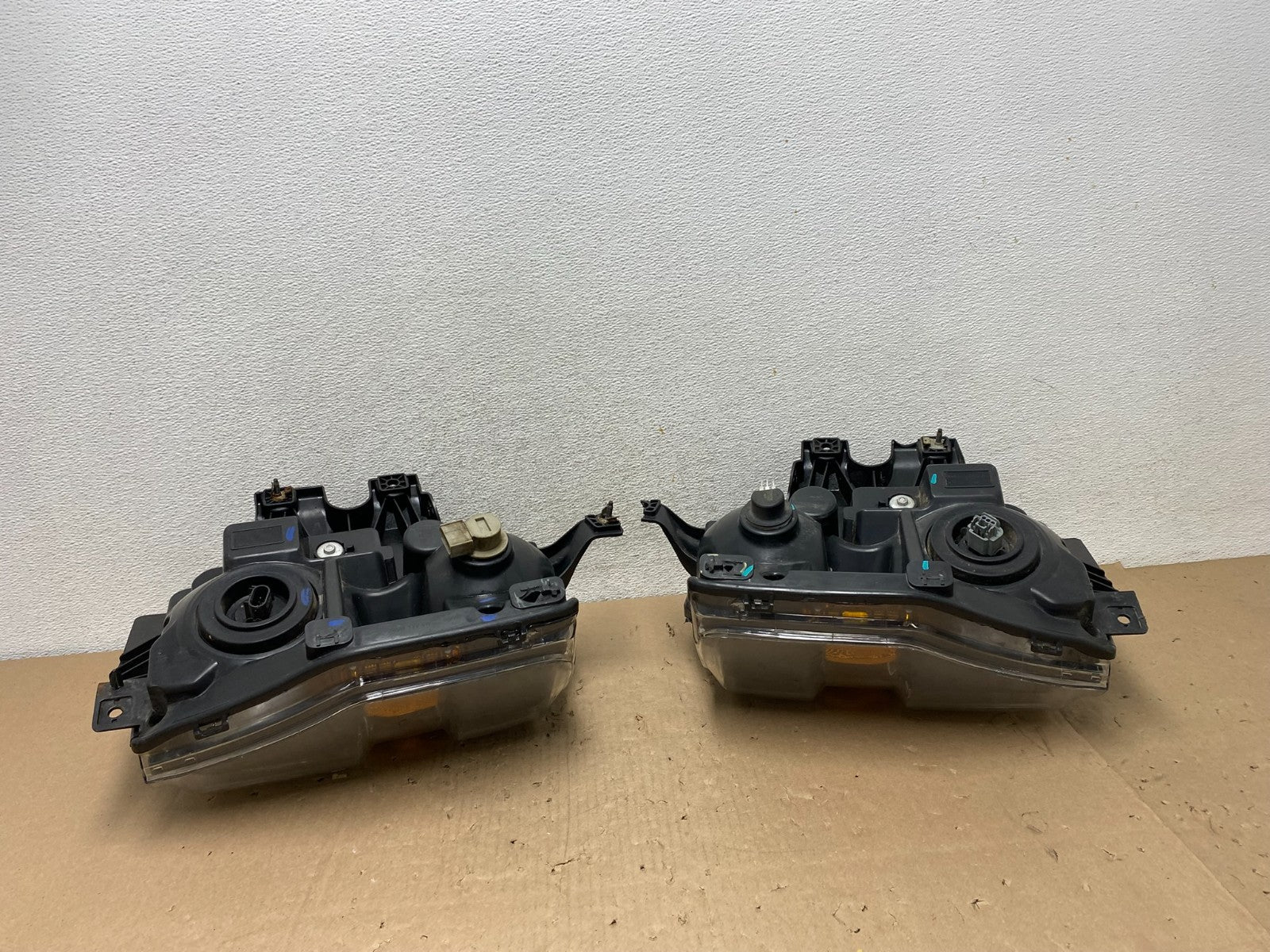 2008 to 2010 Ford F250 Super Duty Left+Right Side Headlights AG6791 DW11