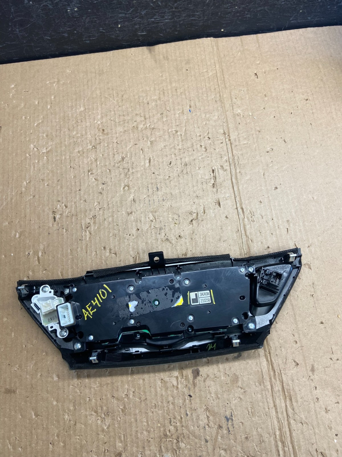 2013 to 2015 Nissan Pathfinder Information Display Control AE4101 DG4