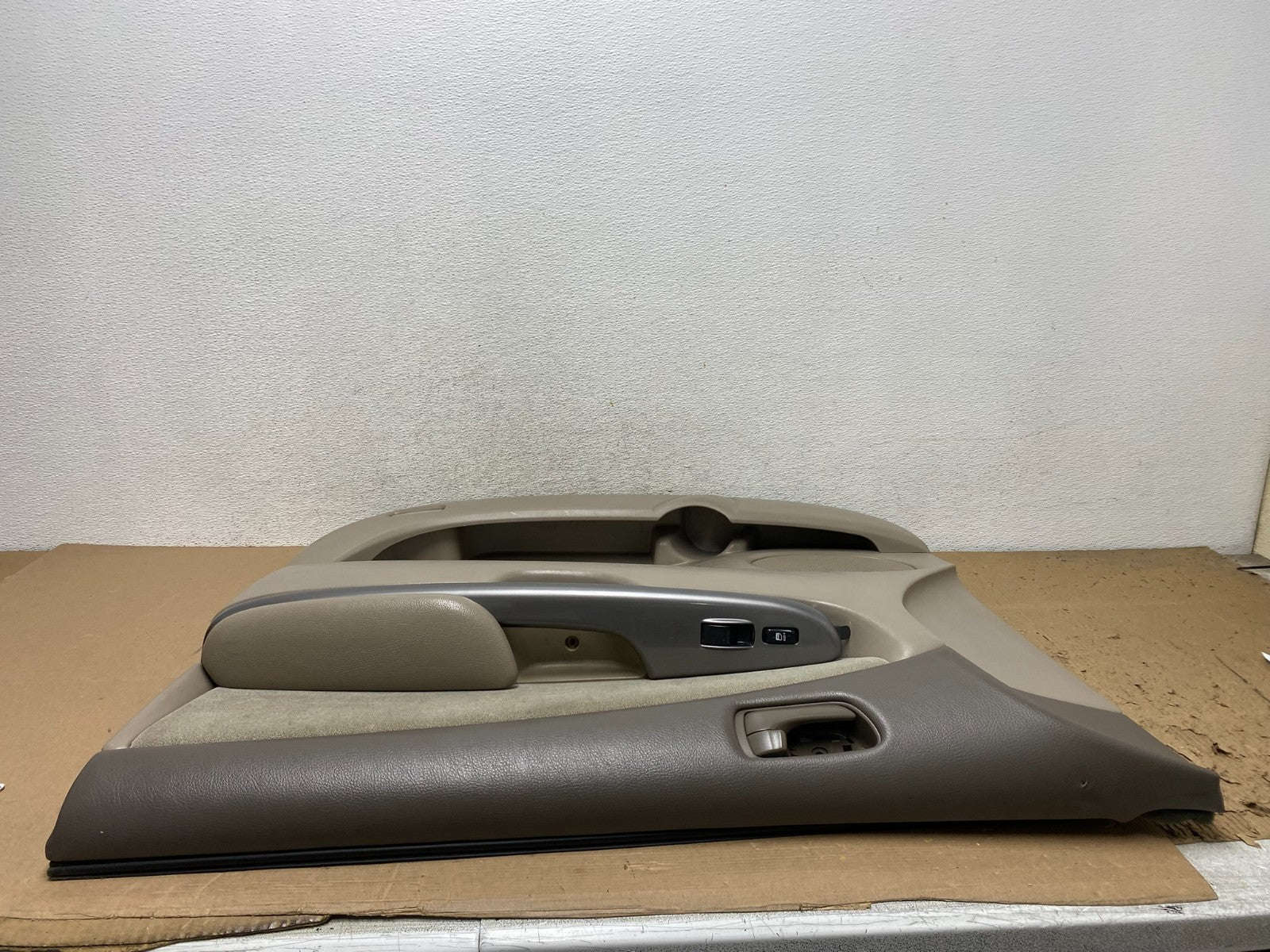 2005 to 2010 Toyota Sienna Right Passenger Side Front Door Trim AF49746