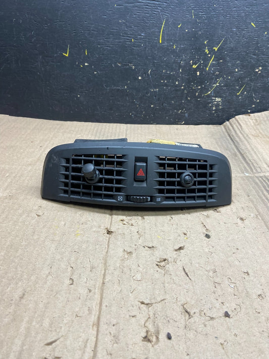 2004 to 2009 Cadillac SRX Front Center Dash A/C Air Vent X1889 DG0