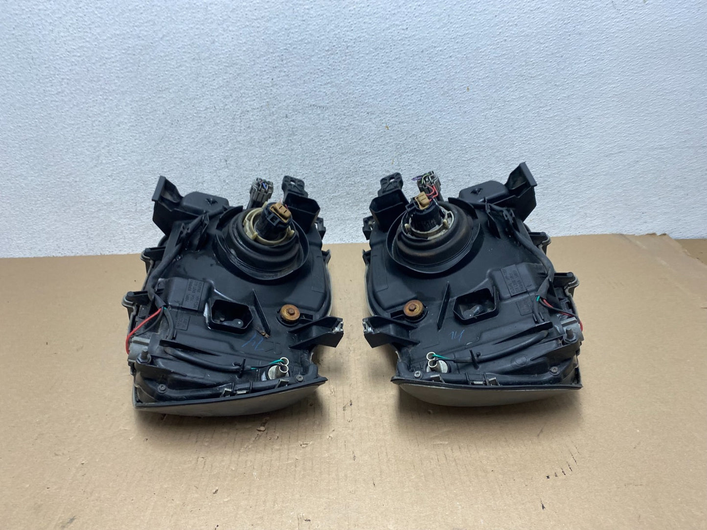2002 2003 2004 Nissan Xterra Left+Right Side Headlights AE7223 DW9