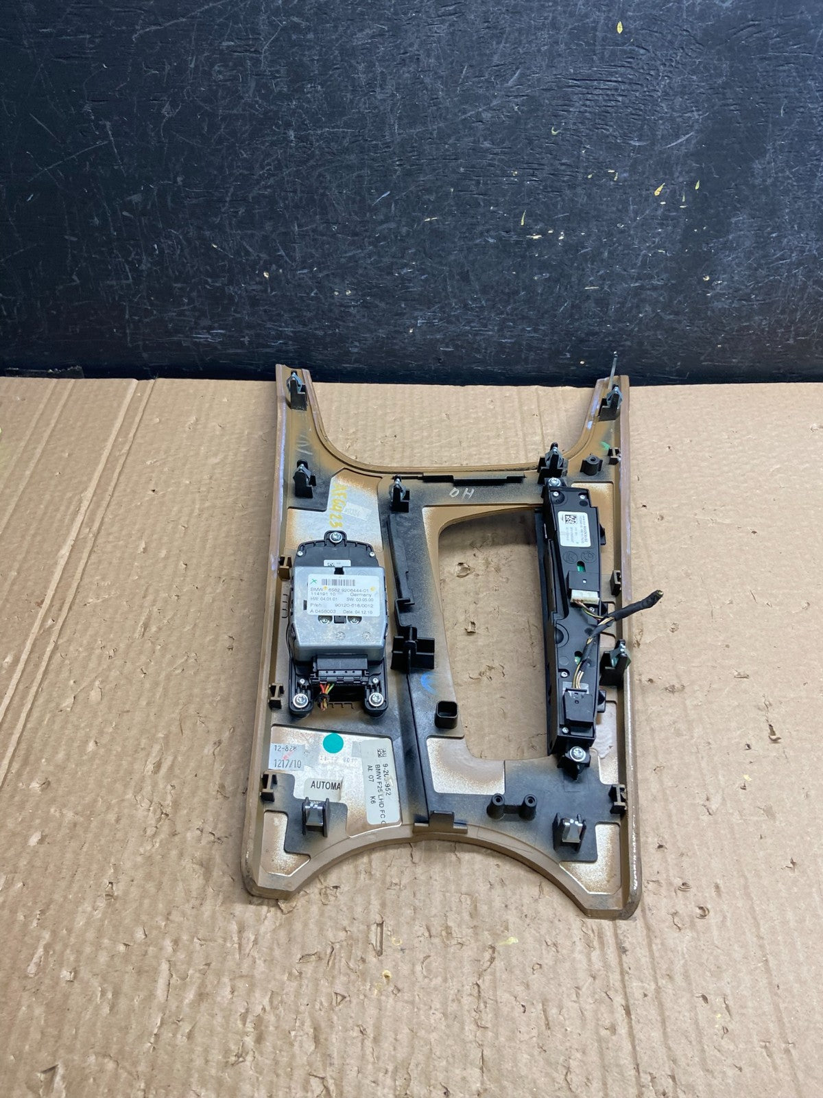 2011-2018 BMW X3 Center Console Shifter Surround Trim Bezel 9206444 AF6423 DG3