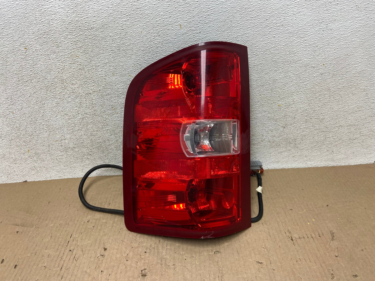 2007 to 2013 Chevrolet Silverado Left Driver LH Side Tail Light AH5893 LK0