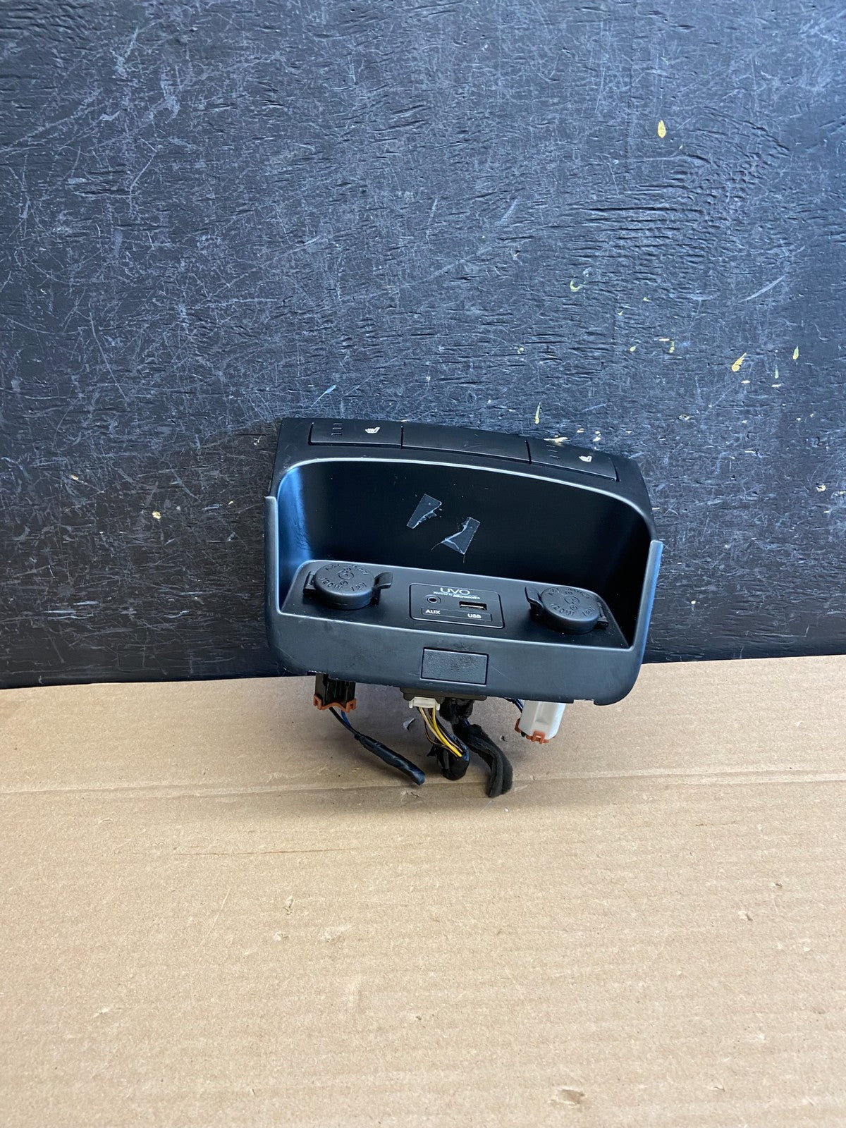 2011-2013 Kia Sorento Center Seat Heater Switches Aux USB Power Outlet AG5088 DG0