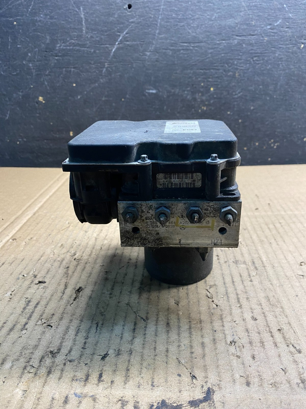 2010 to 2013 Mercedes E350 W212 ABS Anti Lock Brake Pump A2124315512 AB2741 DG3