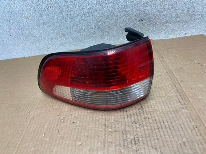 2001 2002 2003 Toyota Sienna Left Driver Lh Side Tail Light AI6596 LK0