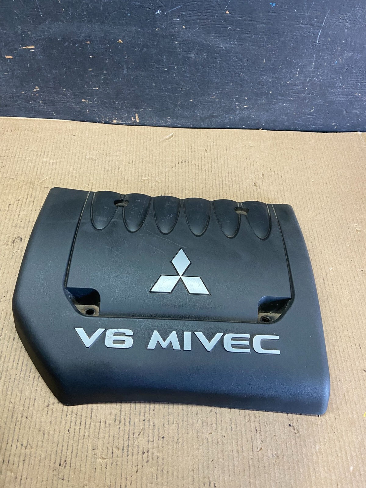 2007 to 2020 Mitsubishi Outlander GT 3.0L V6 Mivec Engine Cover n8310 DG0