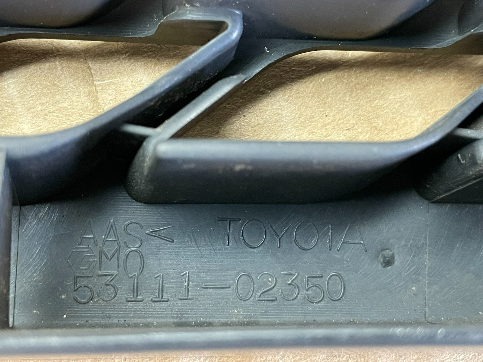 2004 to 2008 Toyota Matrix Front Upper Grill Grille AG7545 DG4