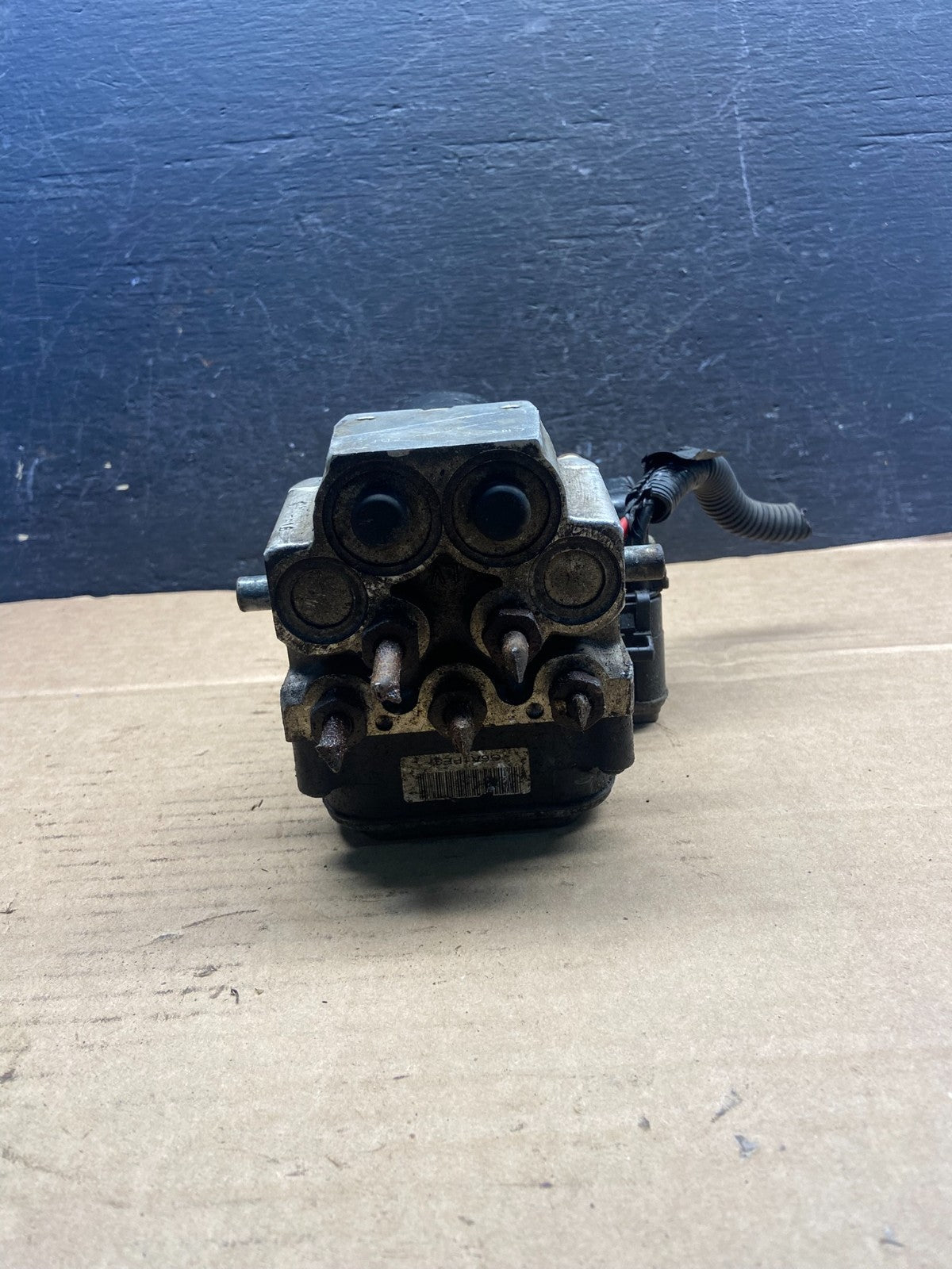 2003 - 2005 Chevrolet Silverado GMC Sierra ABS Anti-Lock Brake Module AE24904