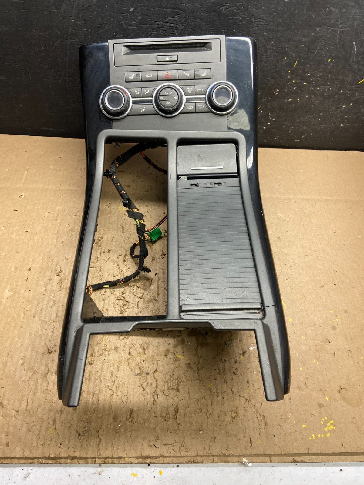 2010-2012 Land Rover Sport Center Climate Console Control Shifter Trim T8504 DG1