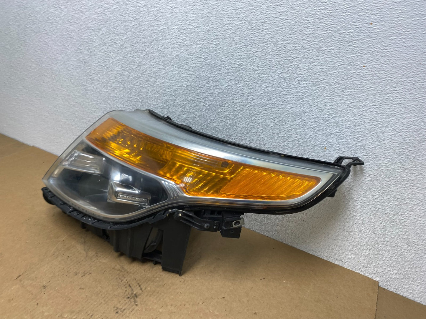 2011 to 2015 Ford Explorer Left Driver LH Halogen Headlight Oem AC2965 DW1