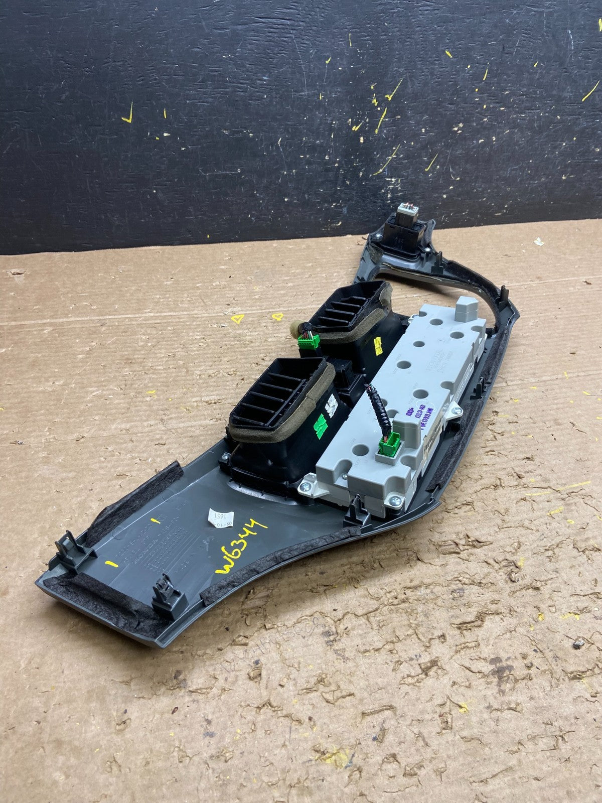 2005 to 2010 Honda Odyssey  Radio Climate Control Dash Trim Bezel W6344 DG5