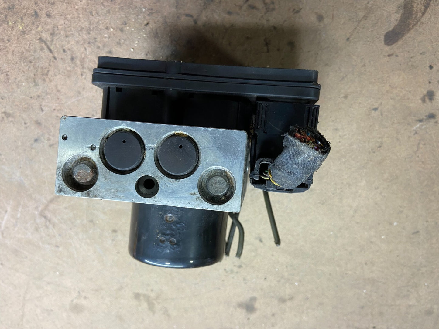 2002 to 2005 Mercedes C230 C240 C-Class ABS Pump Module a0325459132 M1216 DG6
