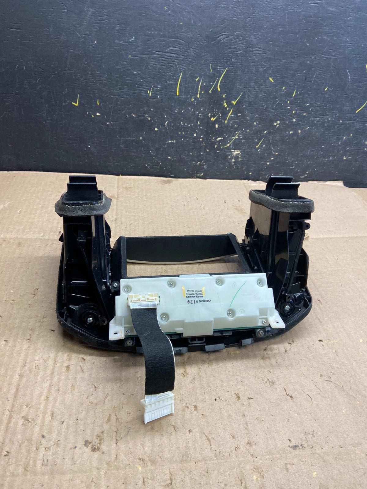 2008 to 2012 Infiniti G35 G37 Radio Player Climate Control Panel Bezel y5317 DG4